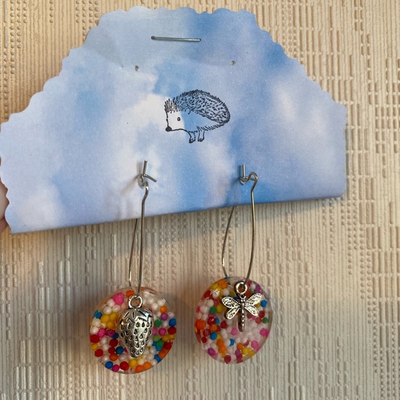 HANDMADE🙋🏻♀️🍩Dangle Earrings w/ Charm! - Picture 7 of 15